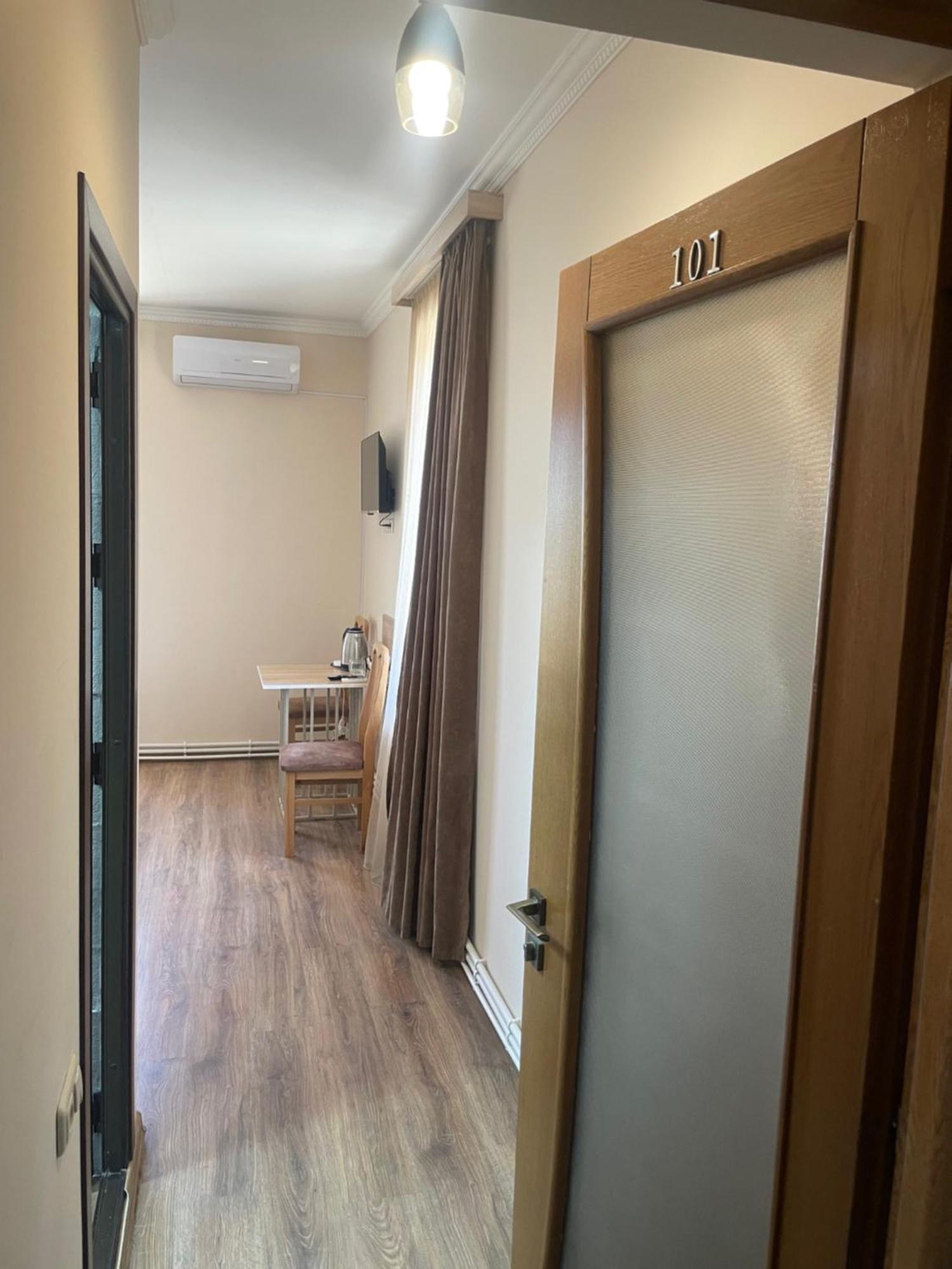 Decca Hotel Yerevan Exterior photo